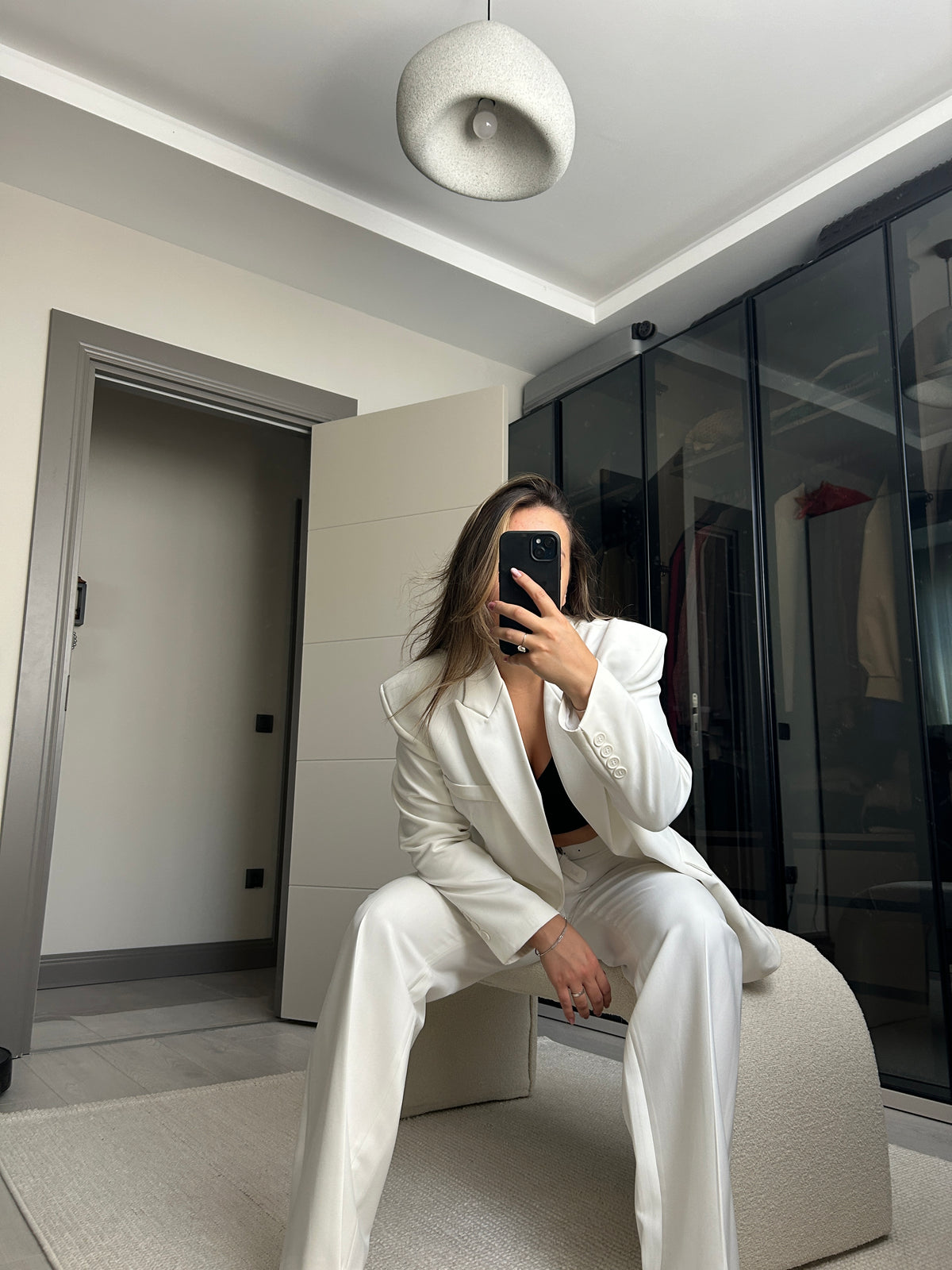 Beyaz Kemerli Kumaş Pantolon Dora
