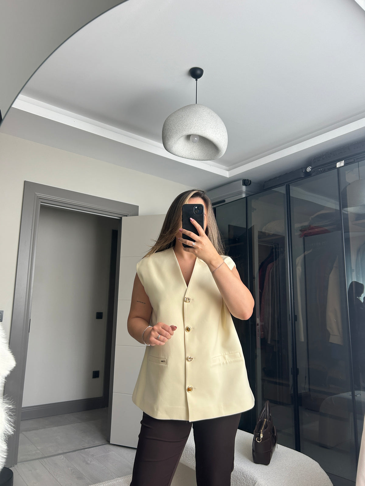 Oversize Yelek Aura — V Yaka, Gold Düğmeli