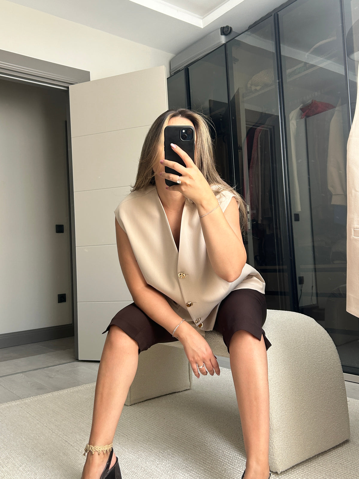 Oversize Yelek Aura — V Yaka, Gold Düğmeli